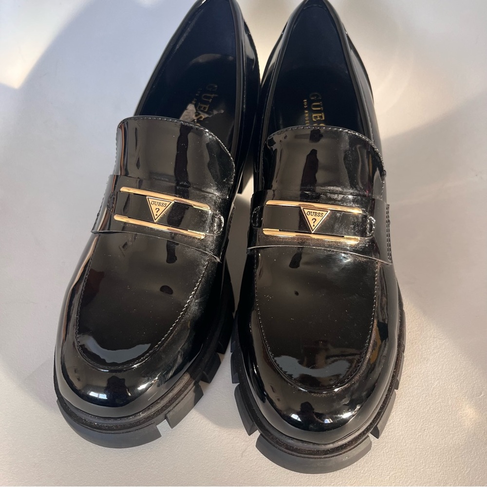 Guess Chunky Loafer Black Gold Logo Lug Sole Size 10 - Picture 2 of 10